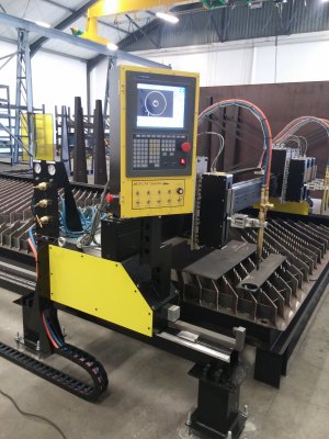 CNC cutting system with control console